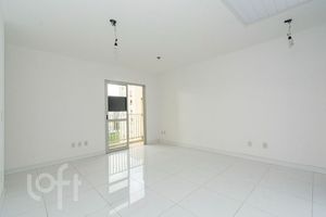 Image 17 - 917316