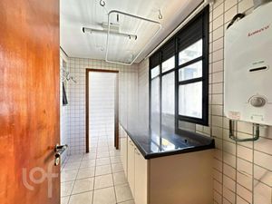 Image 19 - 917346