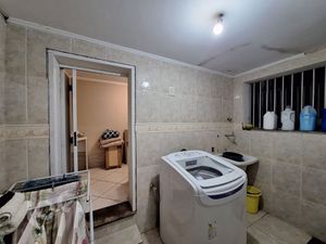 Image 12 - 917352
