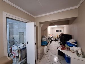 Image 13 - 917352