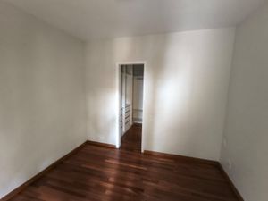 Image 8 - 917374