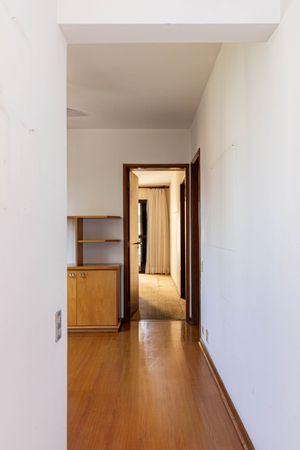 Image 33 - 917382