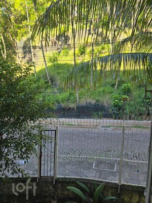 Image 2 - 917385