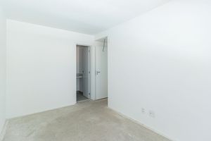 Image 13 - 917394