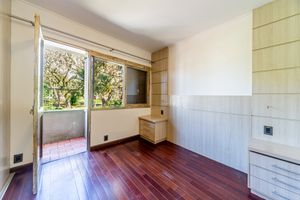 Image 18 - 917403