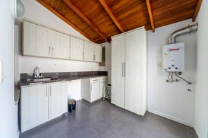 Image 26 - 917403