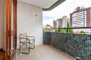 Image 21 - 917489