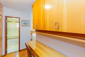 Image 30 - 917507