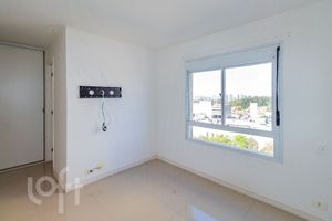 Image 19 - 917552