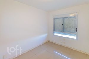 Image 30 - 917552