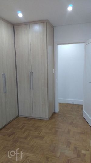 Image 7 - 917560
