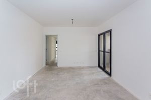 Image 1 - 917564