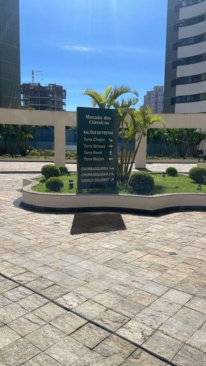 Image 1 - 917570