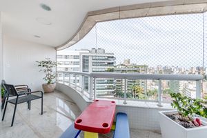 Image 12 - 917573