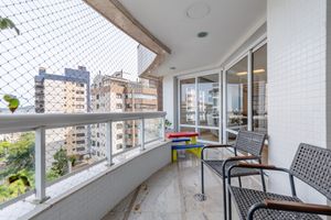 Image 10 - 917573