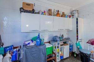 Image 38 - 917578