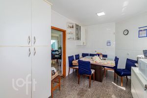 Image 10 - 917578
