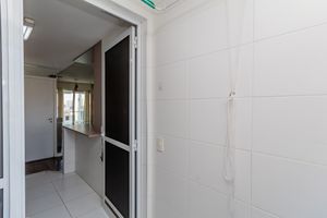 Image 18 - 917599