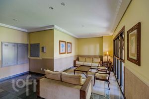 Image 34 - 917615