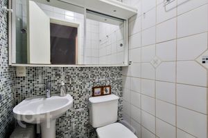 Image 12 - 917616