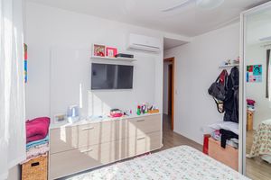 Image 19 - 917626