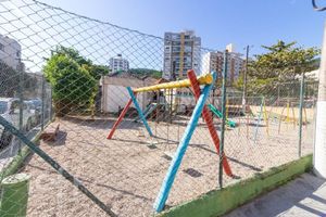 Image 5 - 917635