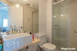 Image 11 - 917674
