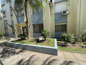 Image 17 - 917680