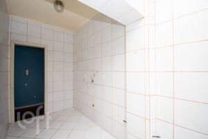 Image 7 - 917681