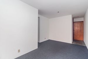 Image 7 - 917686