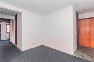 Image 8 - 917686