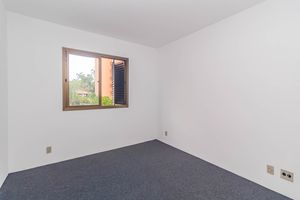 Image 15 - 917686