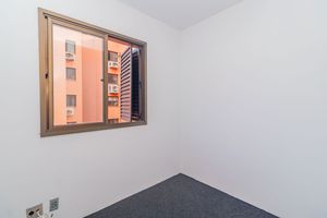 Image 19 - 917686