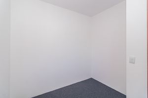 Image 20 - 917686