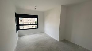 Image 19 - 917715