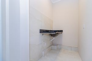 Image 15 - 917717