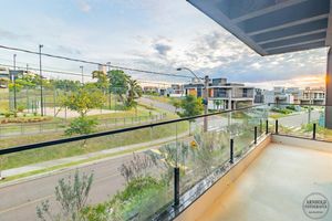 Image 4 - 917729