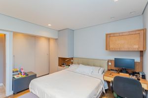Image 19 - 917730
