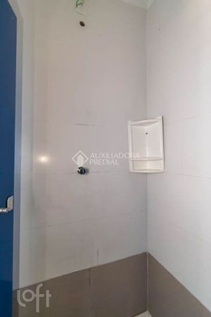 Image 33 - 917736