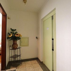 Image 21 - 917748