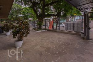 Image 5 - 917782