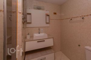 Image 13 - 917782