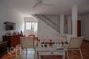 Image 1 - 917805