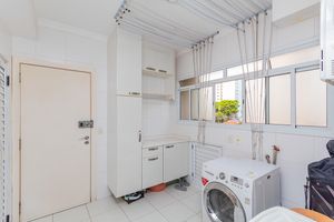 Image 18 - 917818