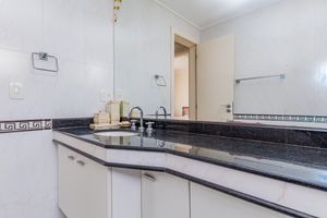Image 30 - 917818