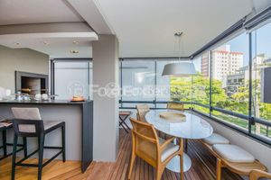 Image 1 - 917826