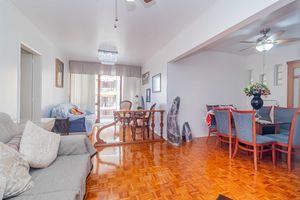 Image 4 - 917849