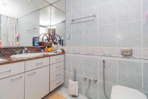 Image 33 - 917849