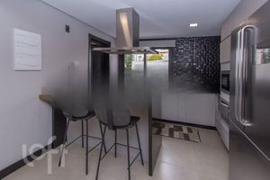Image 4 - 917871