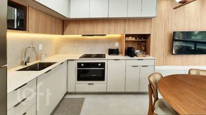 Image 1 - 917891